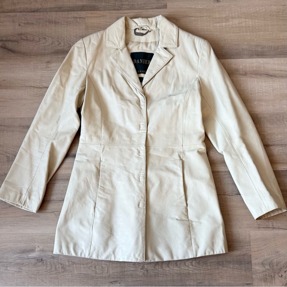 Vintage Danier Y2K Cream Genuine Leather Minimalist Blazer Jacket - US 2 - Picture 2 of 5
